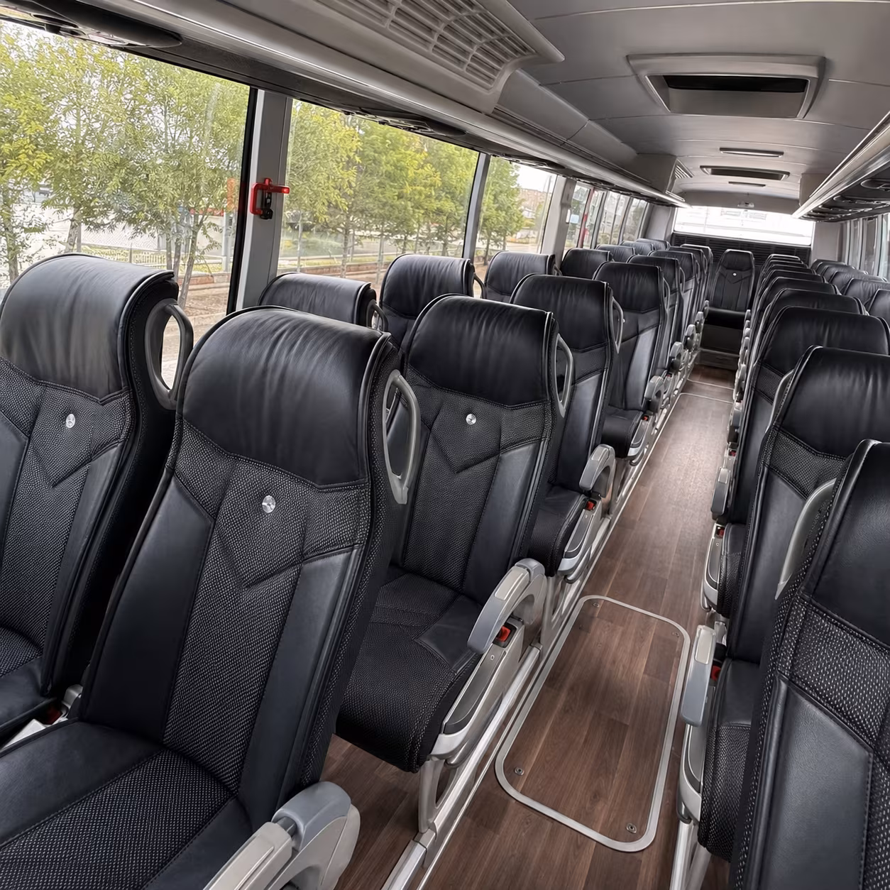 charter buses for trade show attendees traveling between concord and the bay area